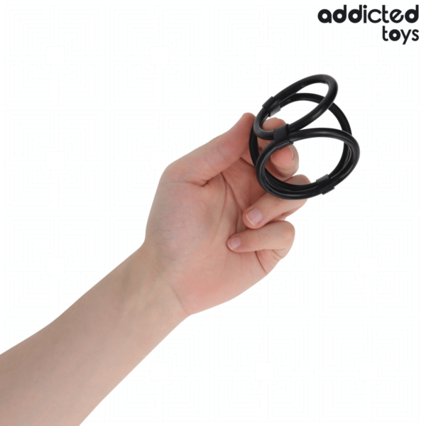 Addicted Toys -kolmoispenisrengas, jossa on kolme erikokoista rengasta
