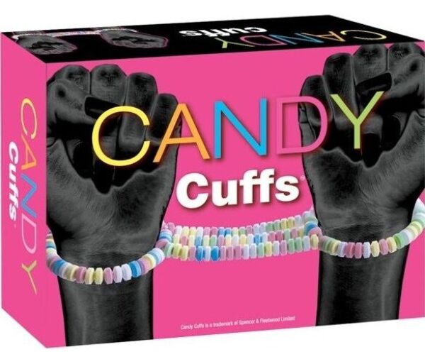 Värikkäistä karkkirakeista tehdyt syötävät Spencer & Fleetwood Candy Cuffs -rannekkeet