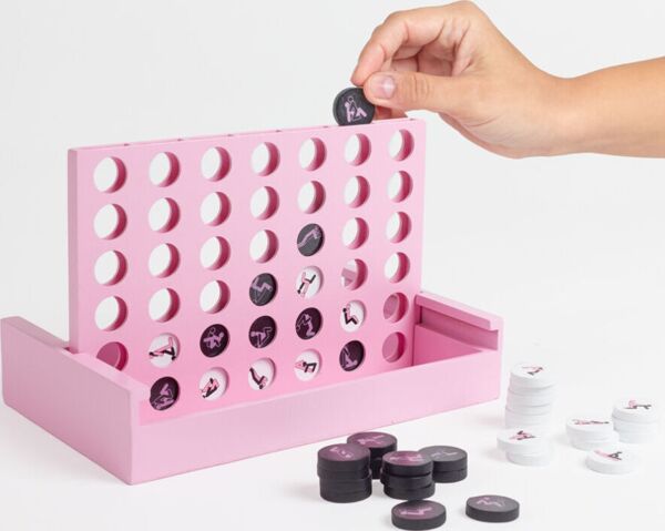 Puinen Secret Play Play4Sex -peli purettavine pelilautoineen sekä valkoisine ja mustine nappuloineen