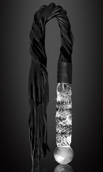 Puhalletusta lasista tehty anaalitappi Pipedream Icicles No. 38 hännällä