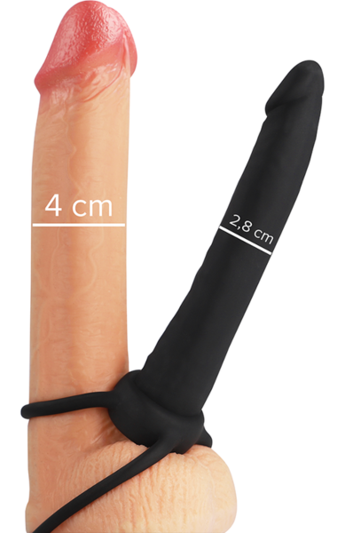 Musta Mythology Cobi Onyx -dildo, jossa renkaat penikselle ja kiveksille