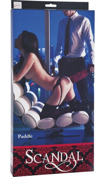 CalExotics Scandal Paddle, punaisesta ja mustasta kankaasta valmistettu BDSM-piiska