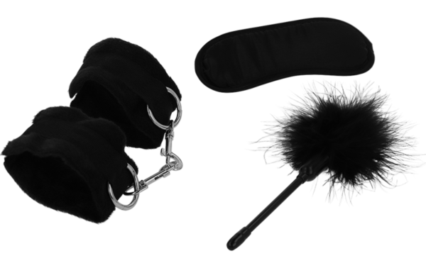 Intense Fetish -bondagesetti, jossa on käsiraudat, naamio ja huiska