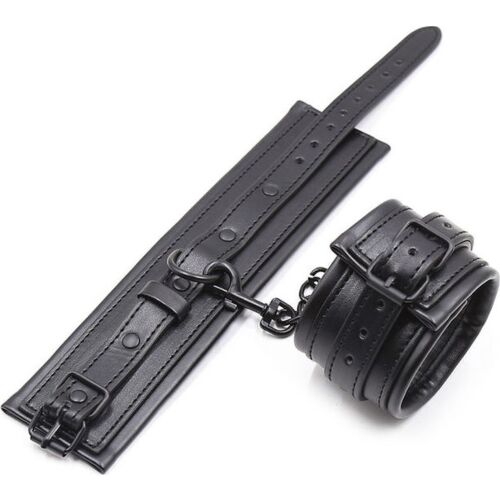 Käsiraudat Ohmama Fetish säädettävät PVC-materiaalista